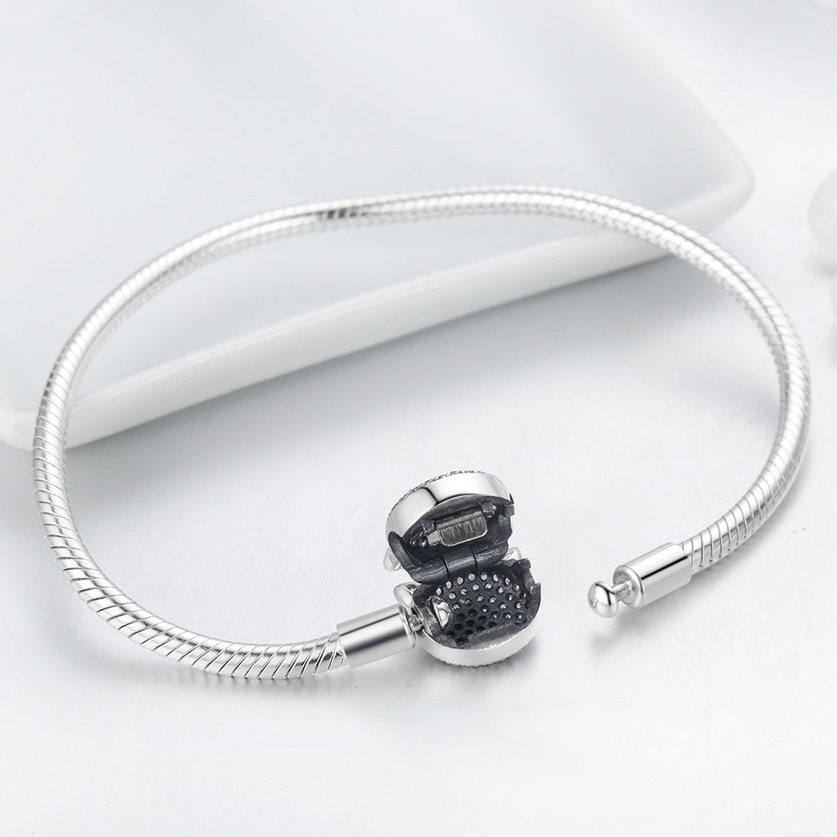 Sparkling Cat Clasp Charm Bracelet